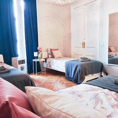 Hostel By La Pedrera - Diagonal *