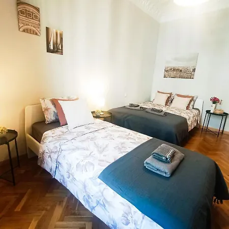 By La Pedrera - Diagonal Hostel