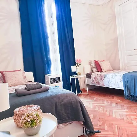 Hostel By La Pedrera - Diagonal *