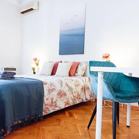 By La Pedrera - Diagonal Hostel *