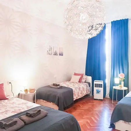 By La Pedrera - Diagonal Hostel