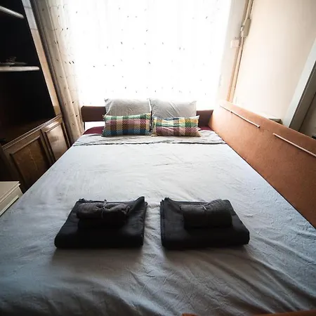 Hostel Traditional In Eixample Barcelona