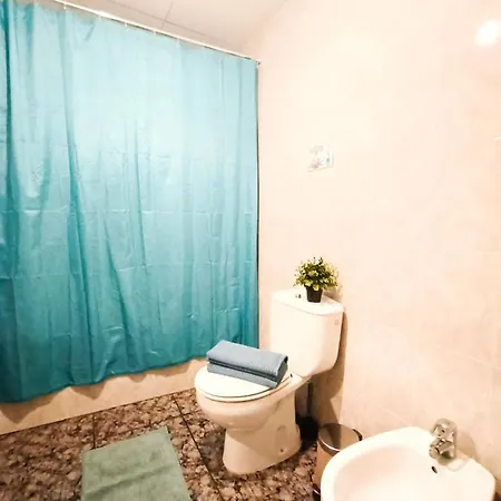 By Plaza Urquinaona Hostal *