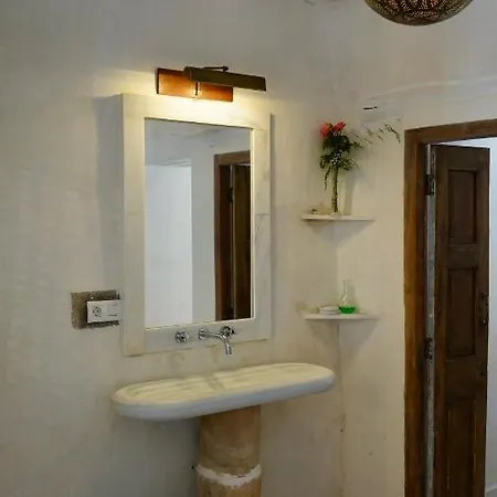 Alcazar Del Garraf Bed & Breakfast *