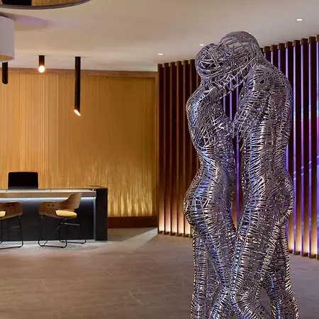 Hotel Me *