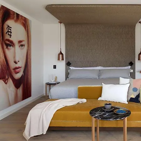 Hotel Me