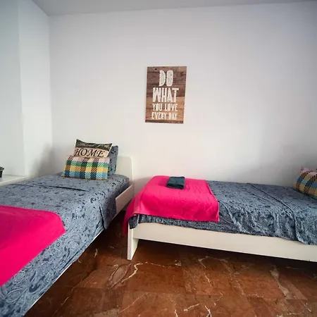 Doble En Eixample Hostel *