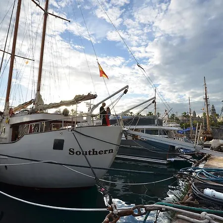 Southern Cross Botel