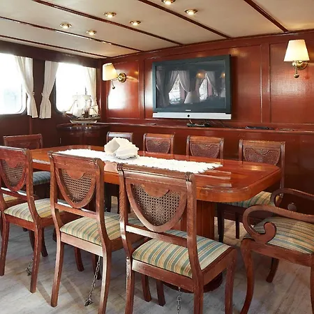 Botel Southern Cross