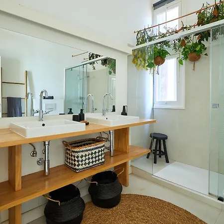 Sapo - Two Bedroom In The Heart Of Barcelona
