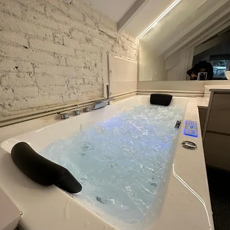 Semesteranläggning (resort) Aya House