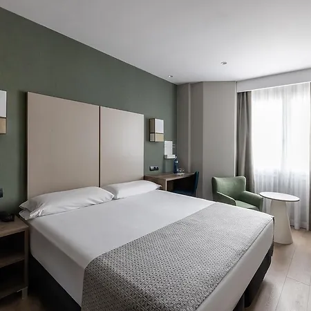Отель Catalonia Albeniz 3*