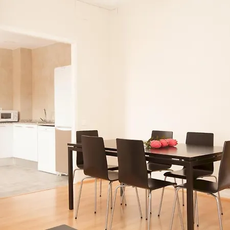 Apartment For Families And Staff Groups For 7 People Barcelona