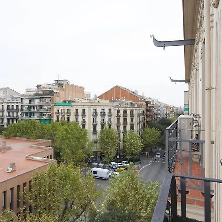 Bright & Spacious Family Flat In Lägenhet Barcelona