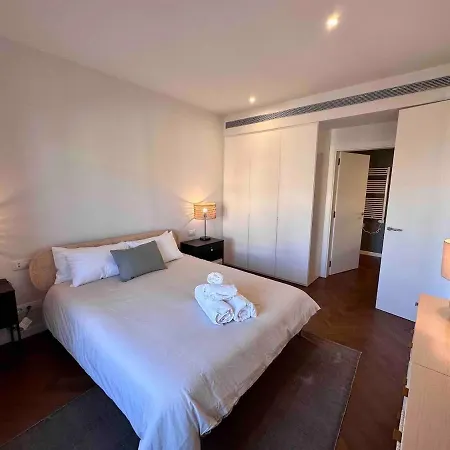 Apartment Centro, En Diagonal Junto A Sagrada Familia *
