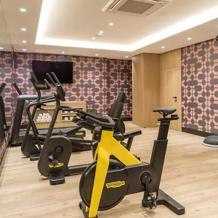 Ilunion Les Corts Spa Отель