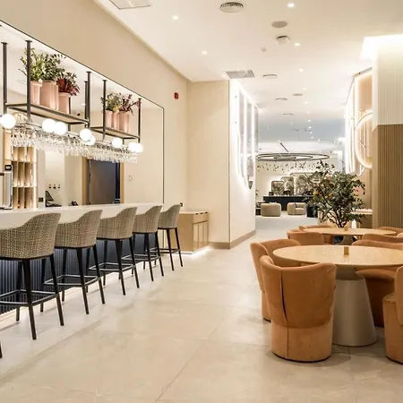 Отель Ilunion Les Corts Spa
