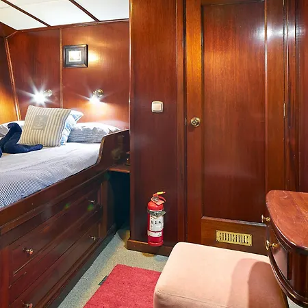 Botel Southern Cross *