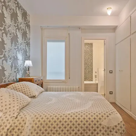 Luxury Muntaner Plaza Apartment Barcelona