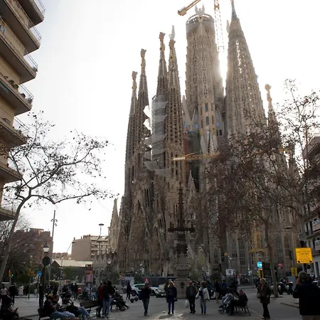 Gaudi-sant Pau Apartment *