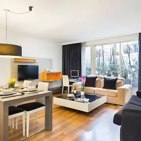 And Elegant 4 Bedroom By Placa Catalunya Appartamento