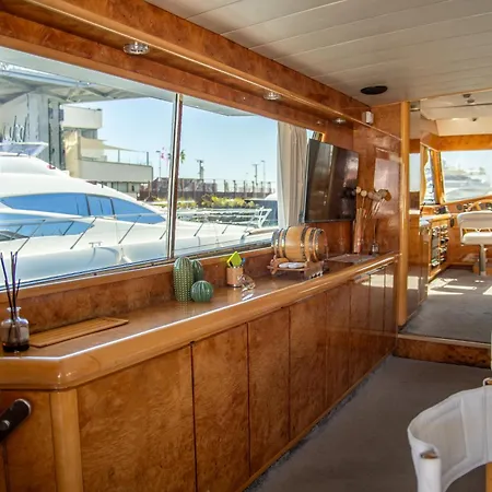 Boat Aloha Botel Sant Adria de Besos