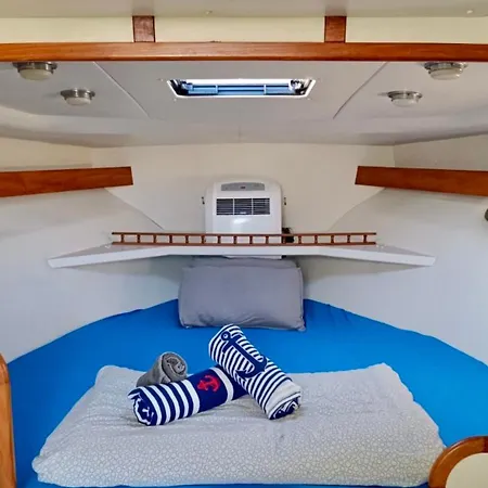 Cozy Private Two Yacht In Barcelona - Port Fórum Hotel en barco Sant Adrià de Besòs