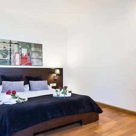 And Elegant 4 Bedroom By Placa Catalunya