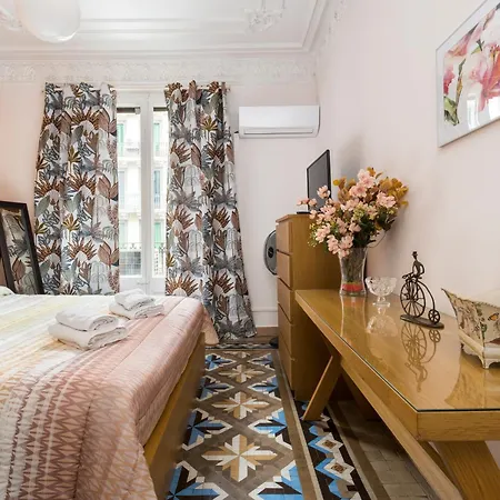 Luxury Y Elegant In The Centre Apartment