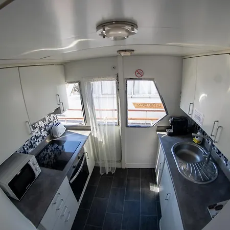 Boat Aloha Botel
