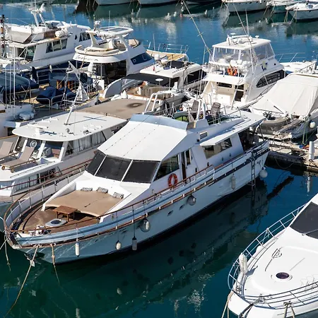 Botel Boat Aloha Sant Adria de Besos
