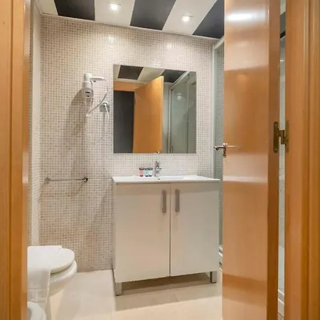 2 Bedroom With Balcony In Eixample 3-2 Lägenhet