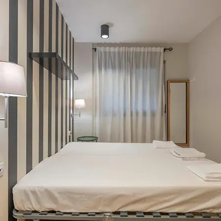 Lägenhet 2 Bedroom With Balcony In Eixample 3-2 *