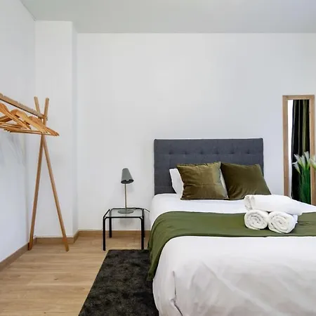 Exclusive Huge 4 Double Bedroom Center Lägenhet