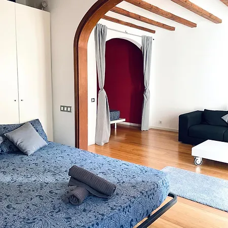 Nou De La Rambla 2 Bed & Breakfast *