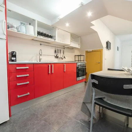 Near Park Guell Apartman *