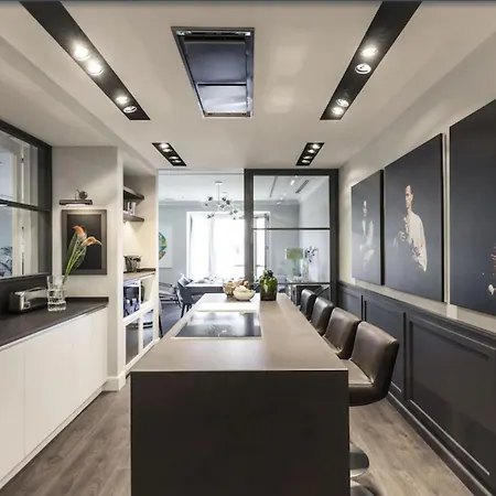 8 Guests Elegant Penthouse In Apartment
