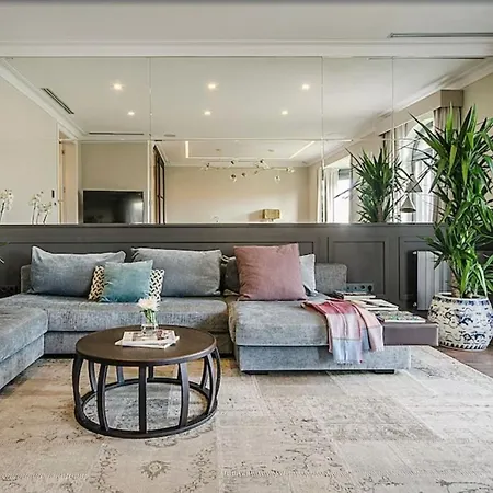 8 Guests Elegant Penthouse In *