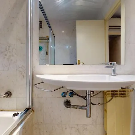 Apartment Modern And Bright Three-bedroom In Eixample Barcelona