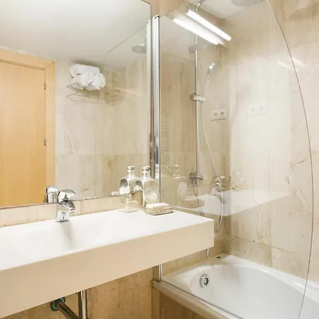 My Space Emirates - Executive With Private Balcony Barcelona