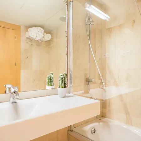 My Space Emirates - Executive With Private Balcony Apartment Barcelona