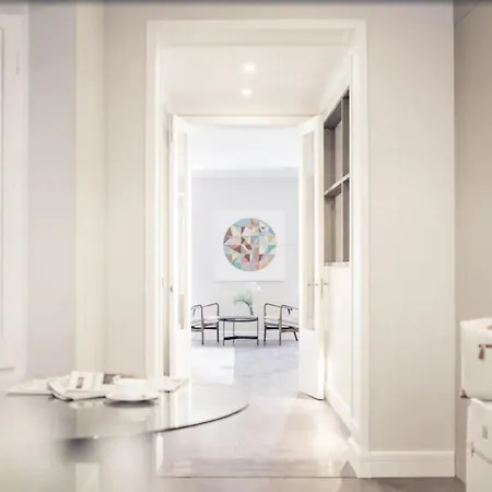 8 Guests Elegant Penthouse In Barcelona