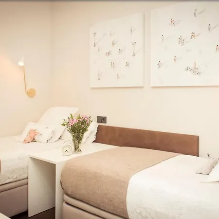 8 Guests Elegant Penthouse In