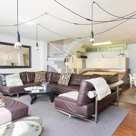 My Space Emirates - Modern Duplex With Private Garden And Swimming Pool Barcelona