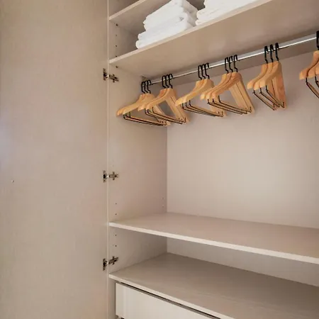 Blueground Sarria Doorman Newly Renovated Bcn-119 Apartment Barcelona
