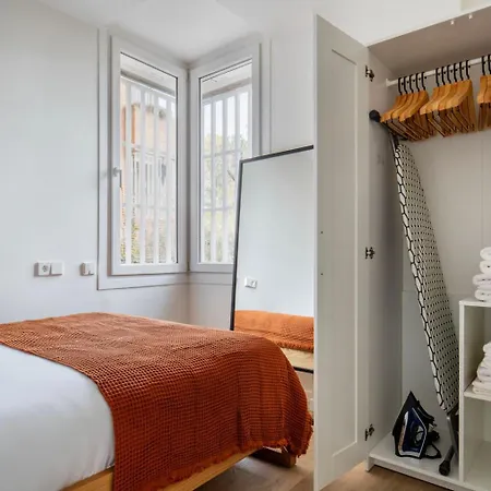 Blueground Sarria Doorman Newly Renovated Bcn-119 Apartment