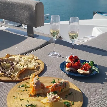 Private Exclusive Catamaran 'hang Loose' Botel Barcelona