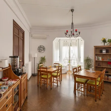 Ally's Bed&breakfast, 2*