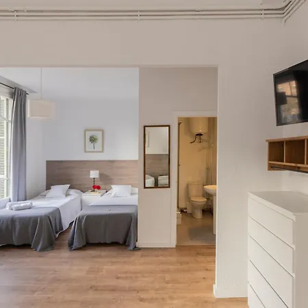 Ally's Bed&breakfast, Panzió Barcelona