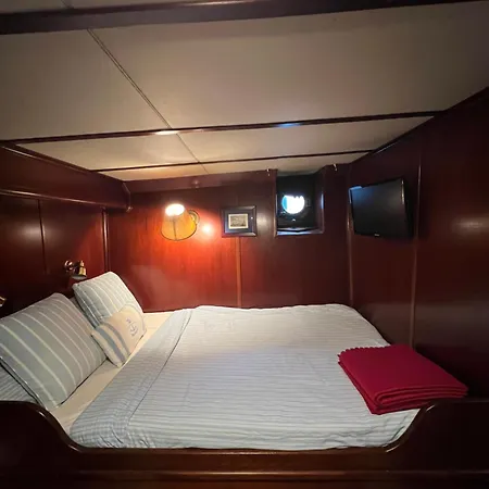 Botel Southern Cross *